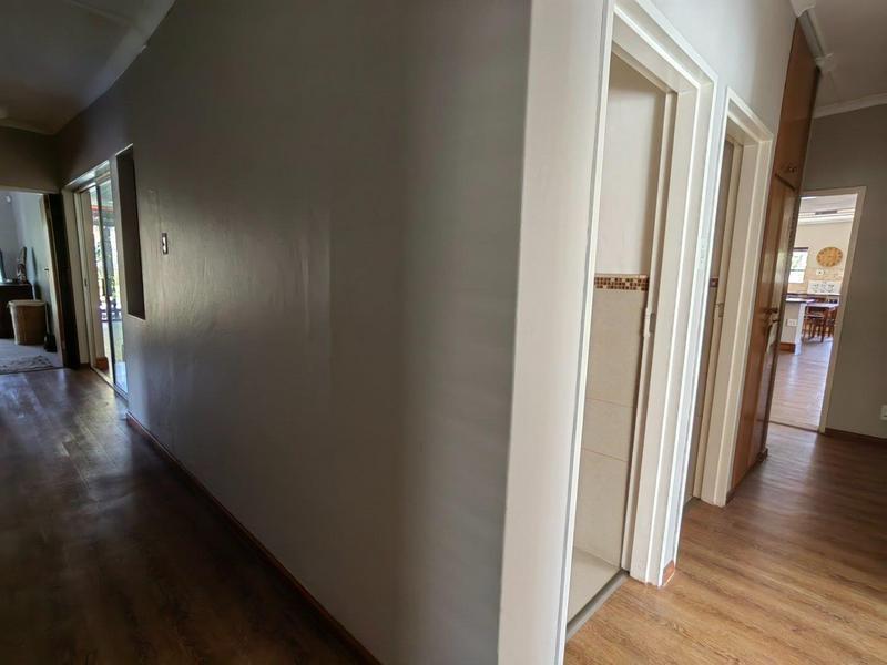 5 Bedroom Property for Sale in Prince Alfred Hamlet Western Cape